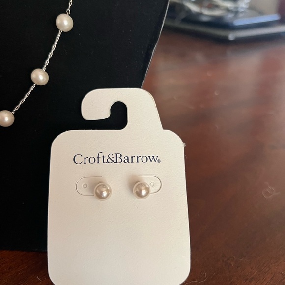 Croft and Barrow Matching earrings/necklace set - Picture 2 of 2